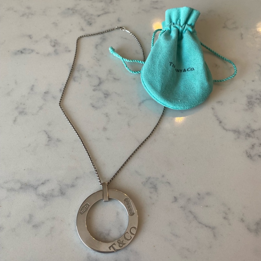Tiffany and Co steering silver Elements Round Pendant necklace Retired.